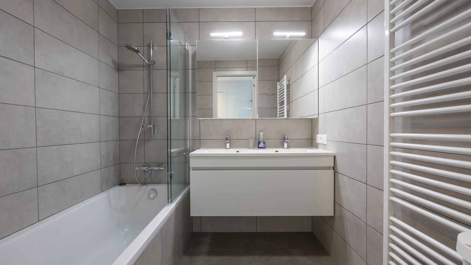 Les Amiraux - 0701 + box 2 - Badkamer