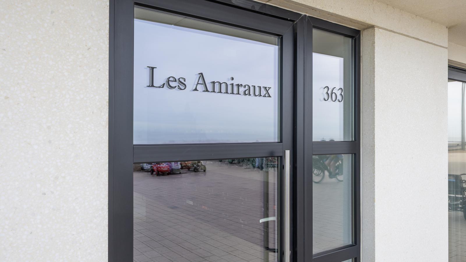 Les Amiraux - 0701 + box 2 - Hal-ontvangst