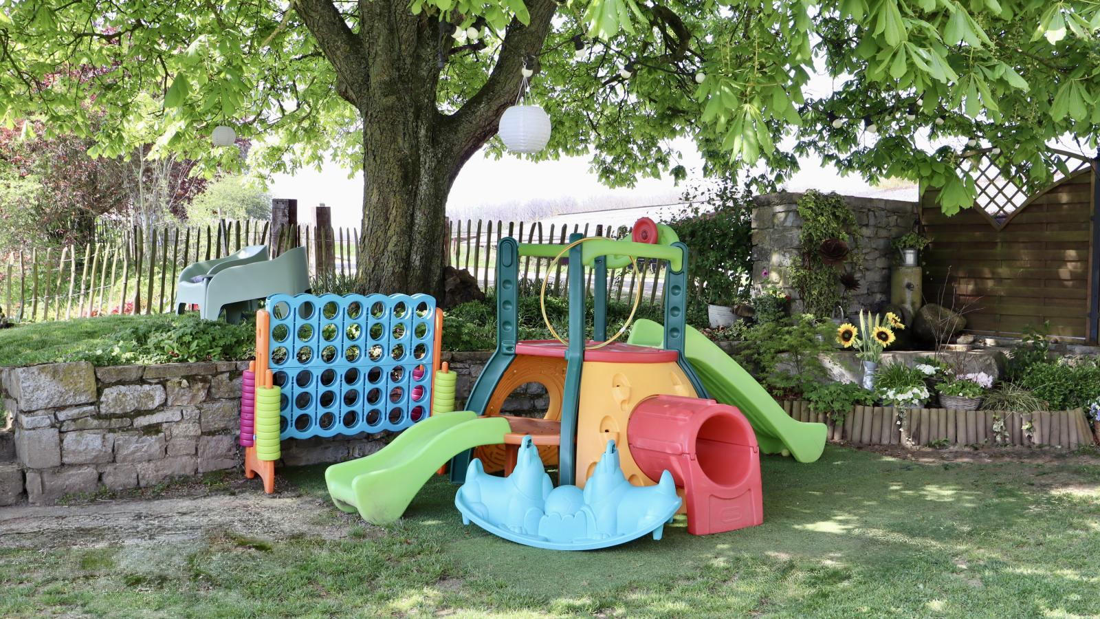 Le Grenier de Louise - Gardens in summer