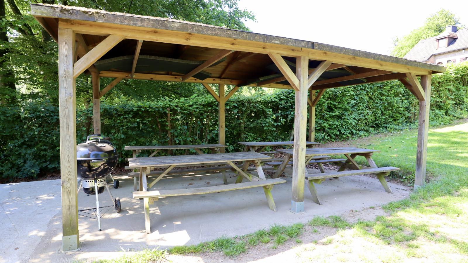 Le Noyer - Garten Sommer