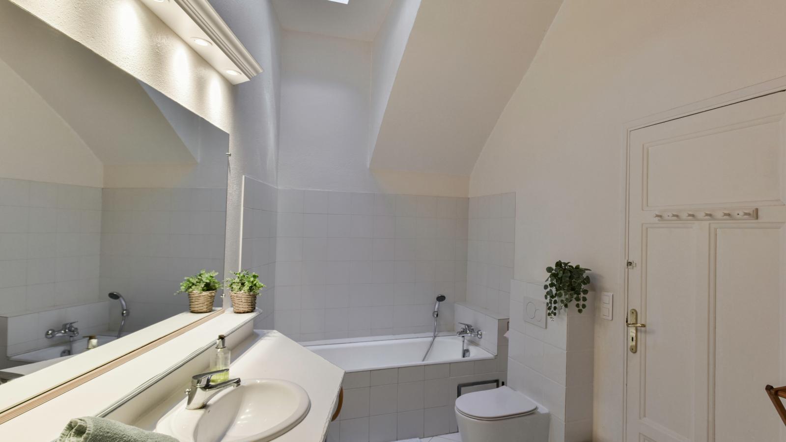 Paulette - Bathroom