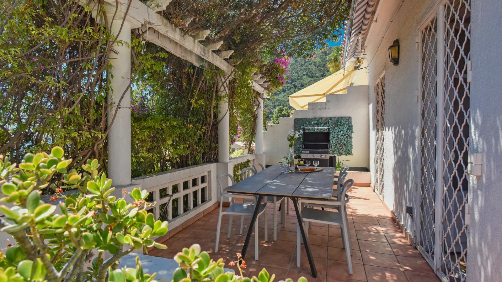 Paulette - Terrace balcony