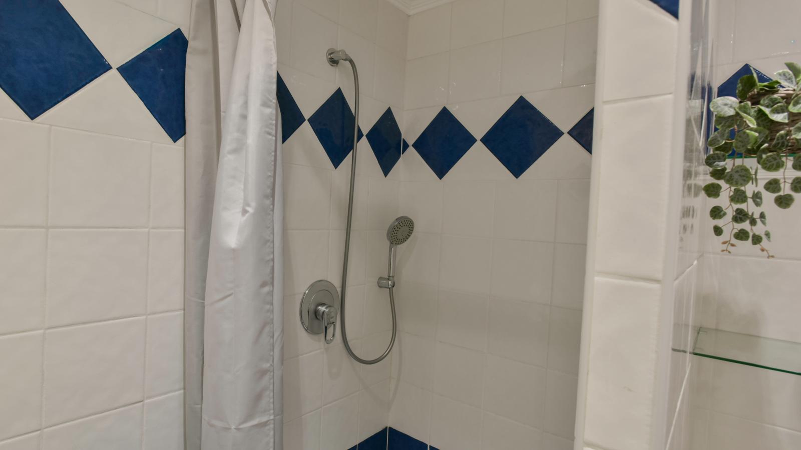 Paulette - Bathroom