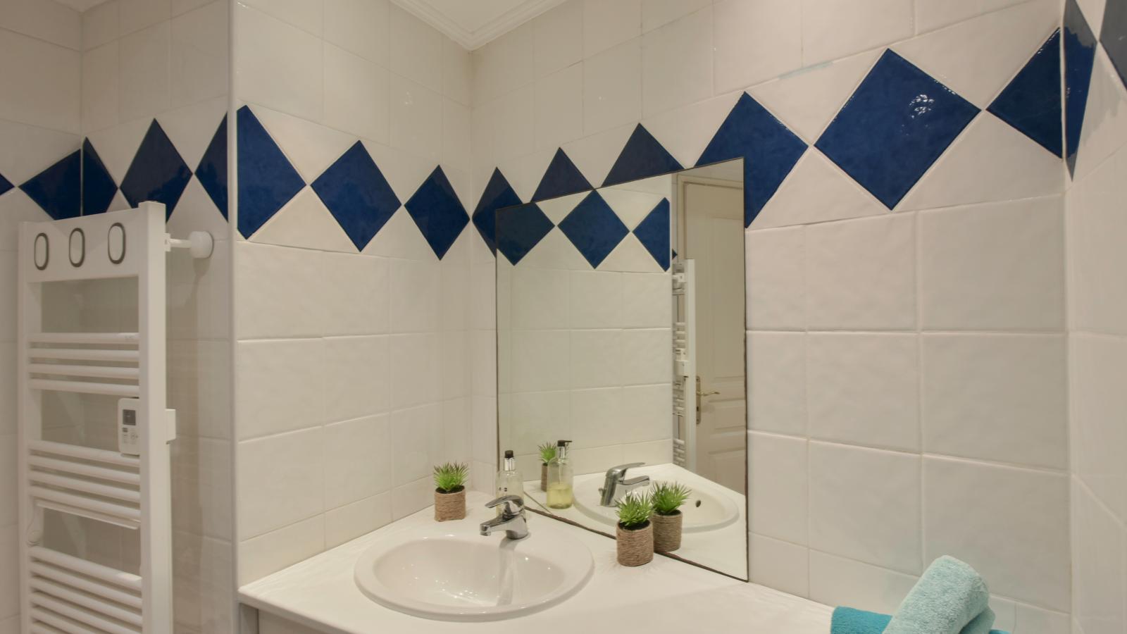 Paulette - Bathroom