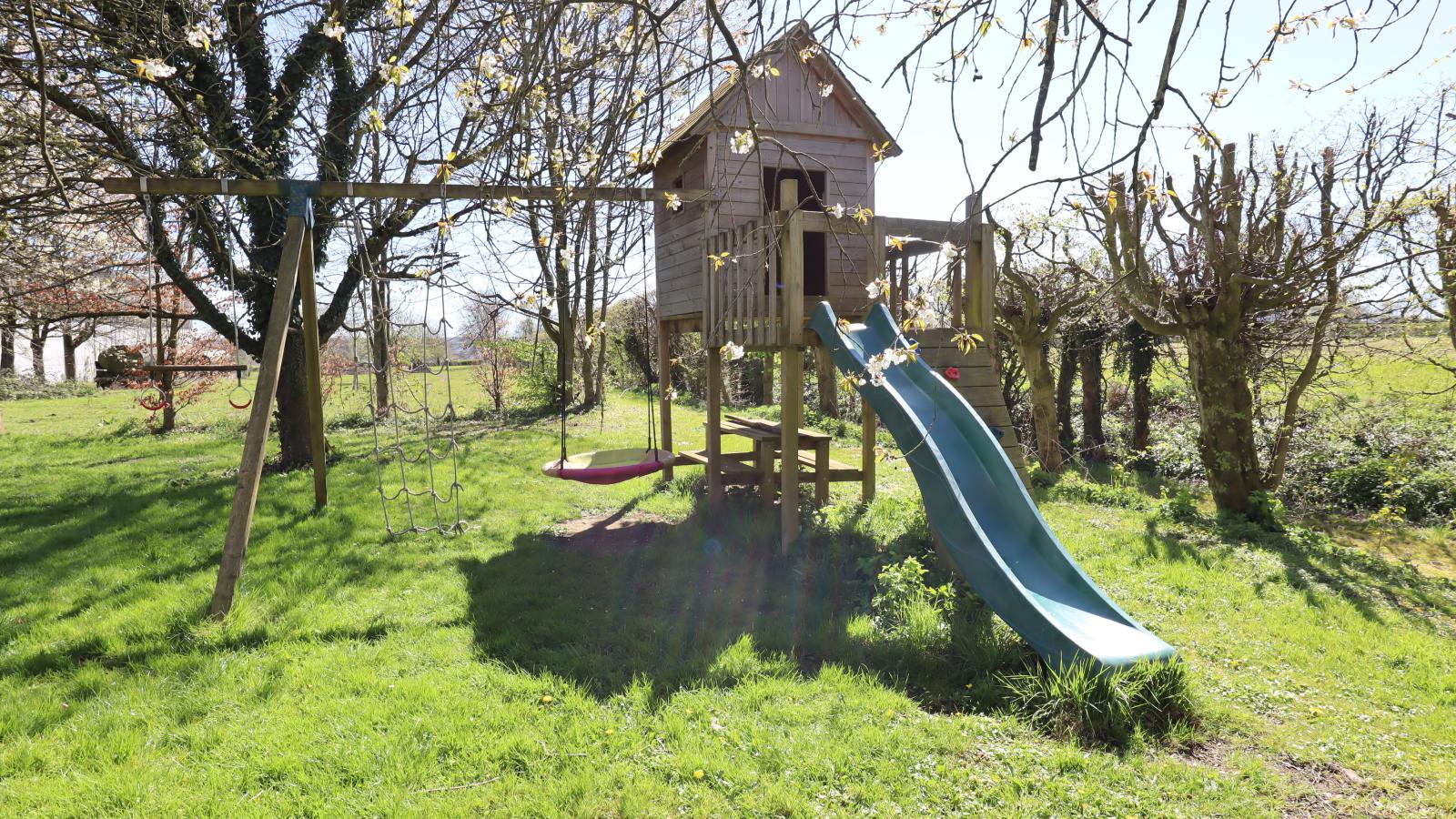 La Tour de la Chapelle - Garten Sommer