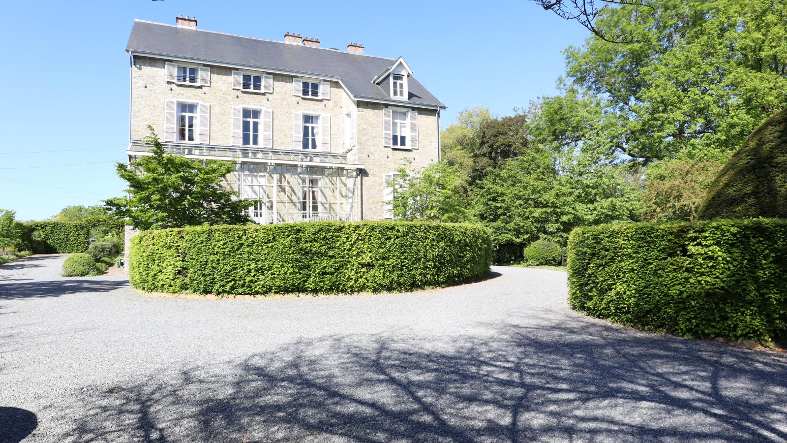 Chateau Vallez - Buitenkant zomer
