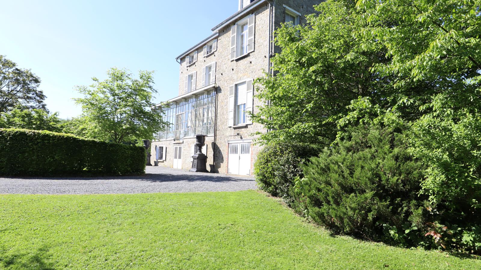 Chateau Vallez - Buitenkant zomer