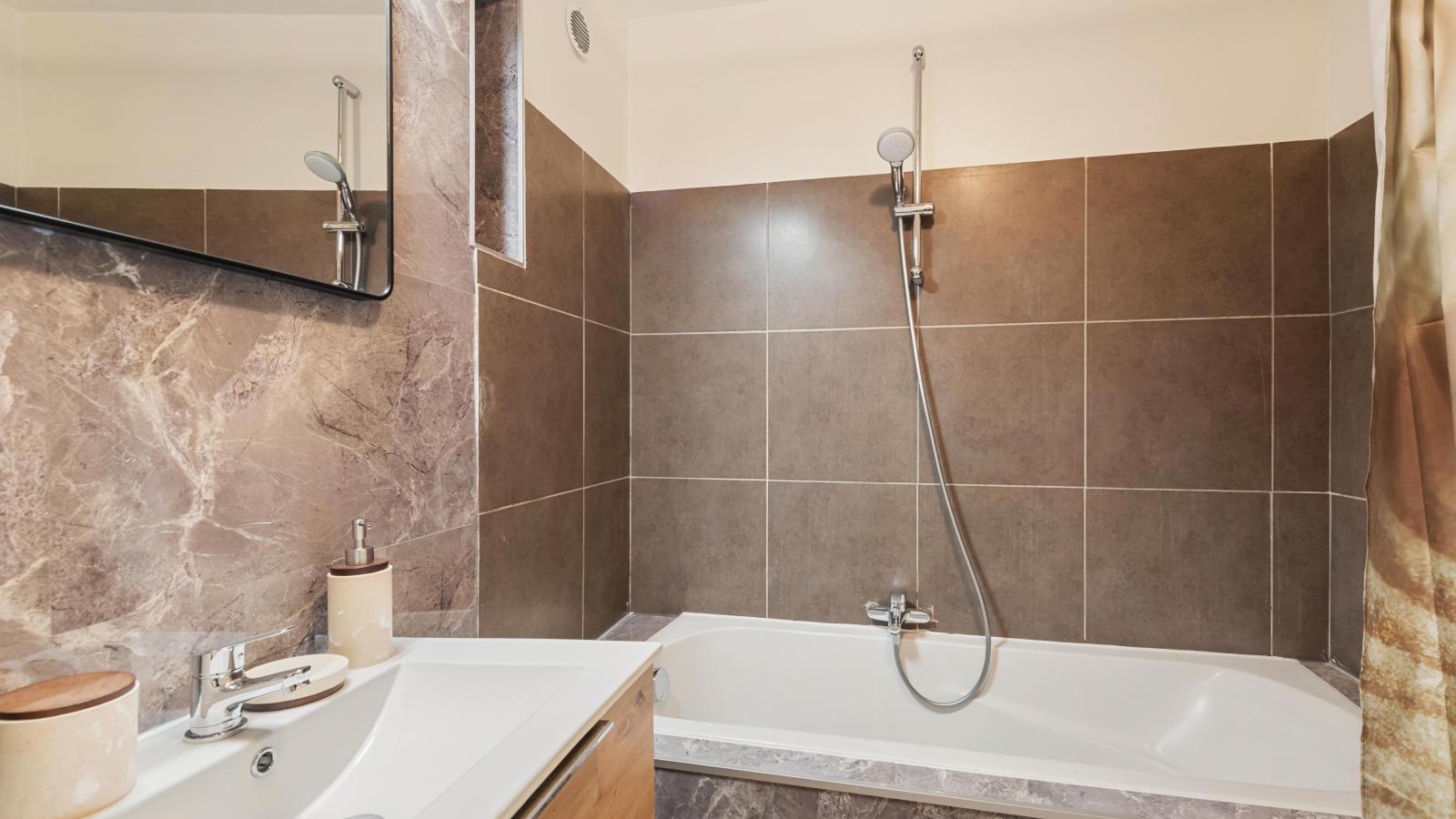 Casa Gardenia met garage - Badezimmer