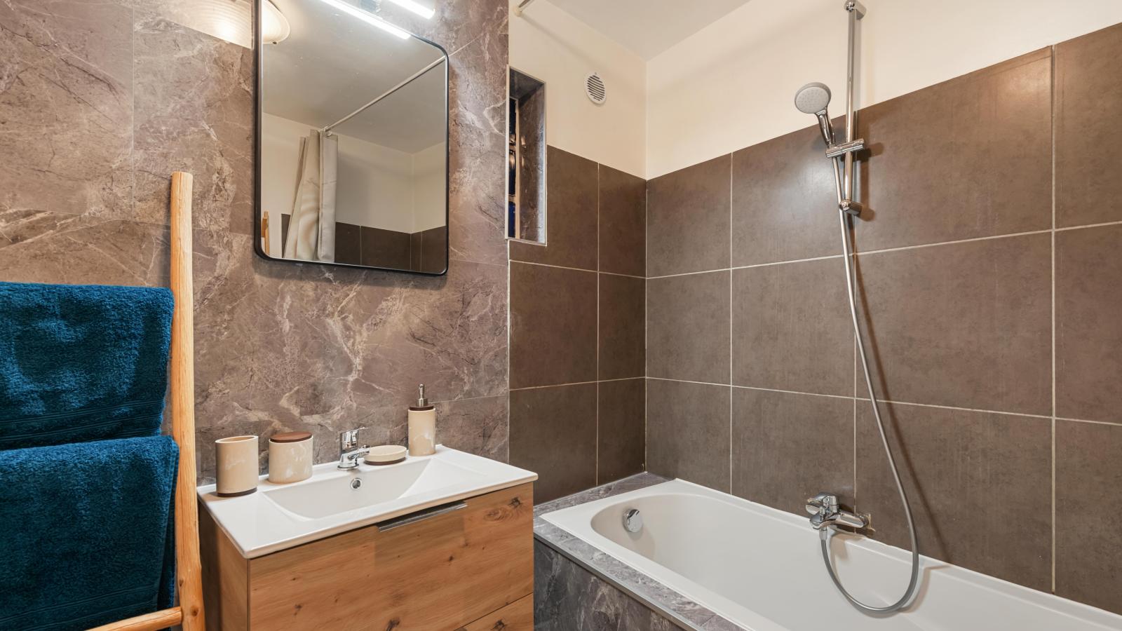 Casa Gardenia met garage - Badezimmer