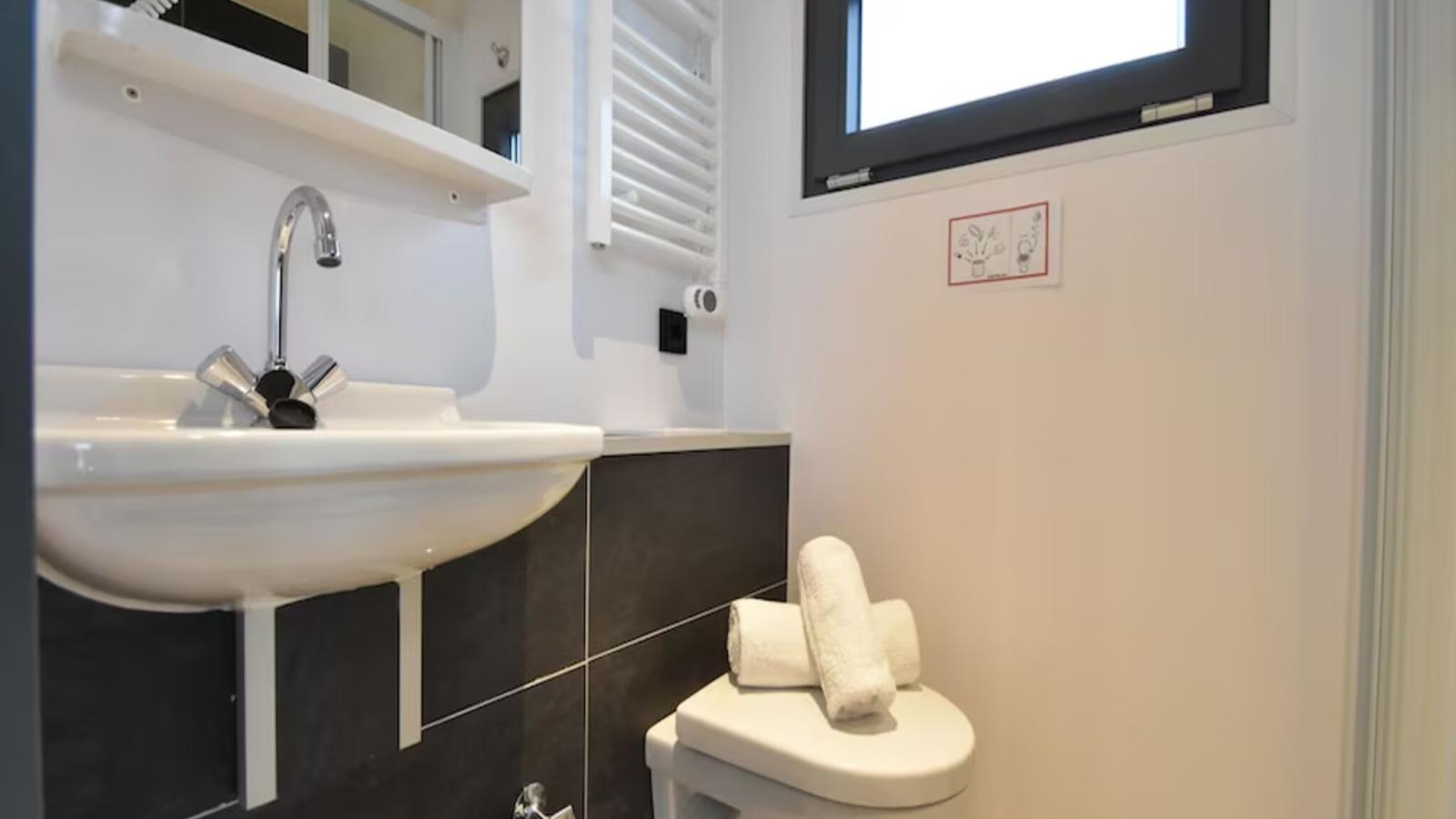 Boot zonder naam - Badkamer