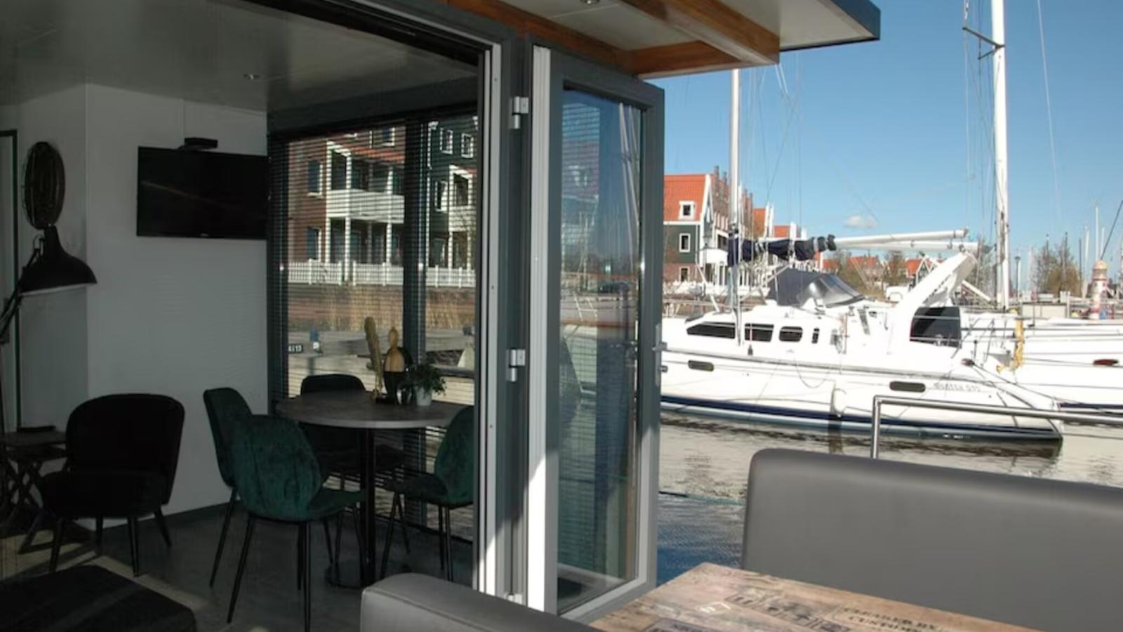 Boot zonder naam - Buitenkant zomer