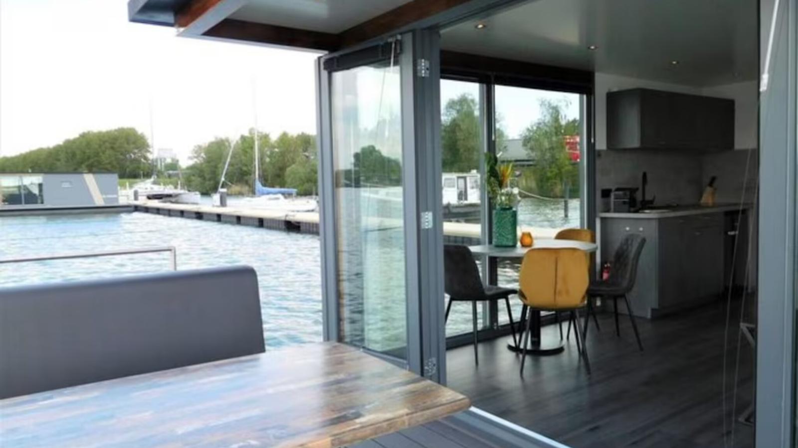 Boot zonder naam - Terrasbalkon