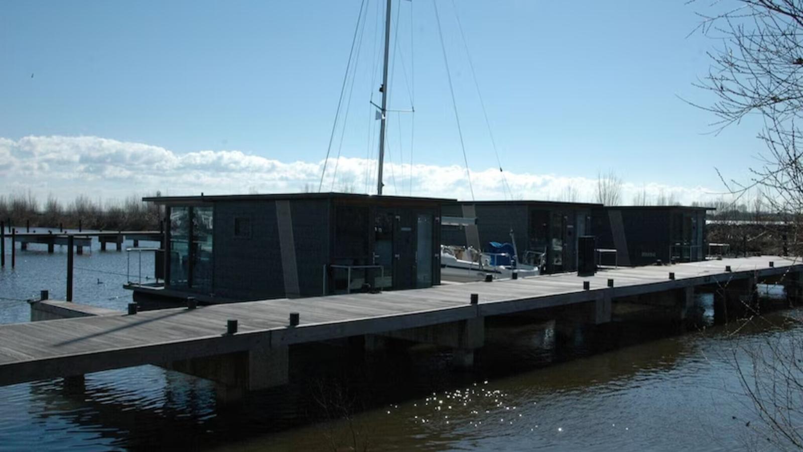 Boot zonder naam - Buitenkant zomer