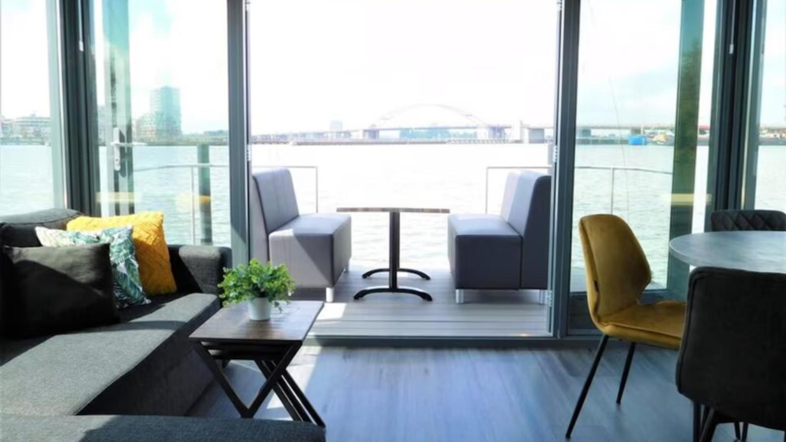 Boot zonder naam - Woonkamer
