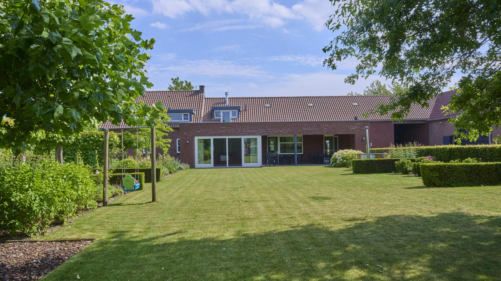 Laurahoeve - Exterior in summer