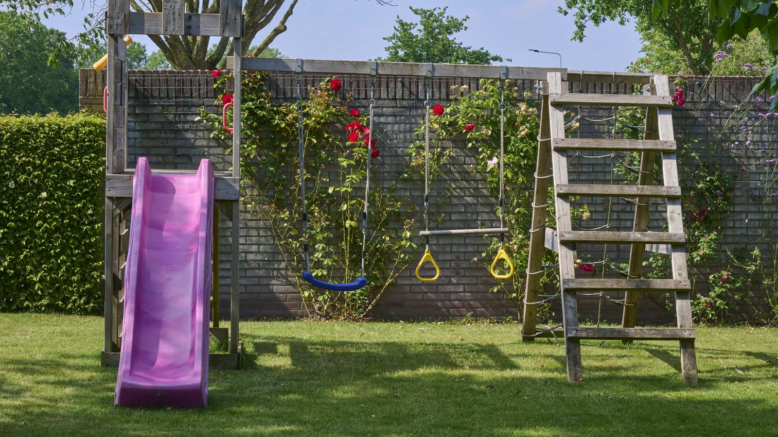 Laurahoeve - Gardens in summer