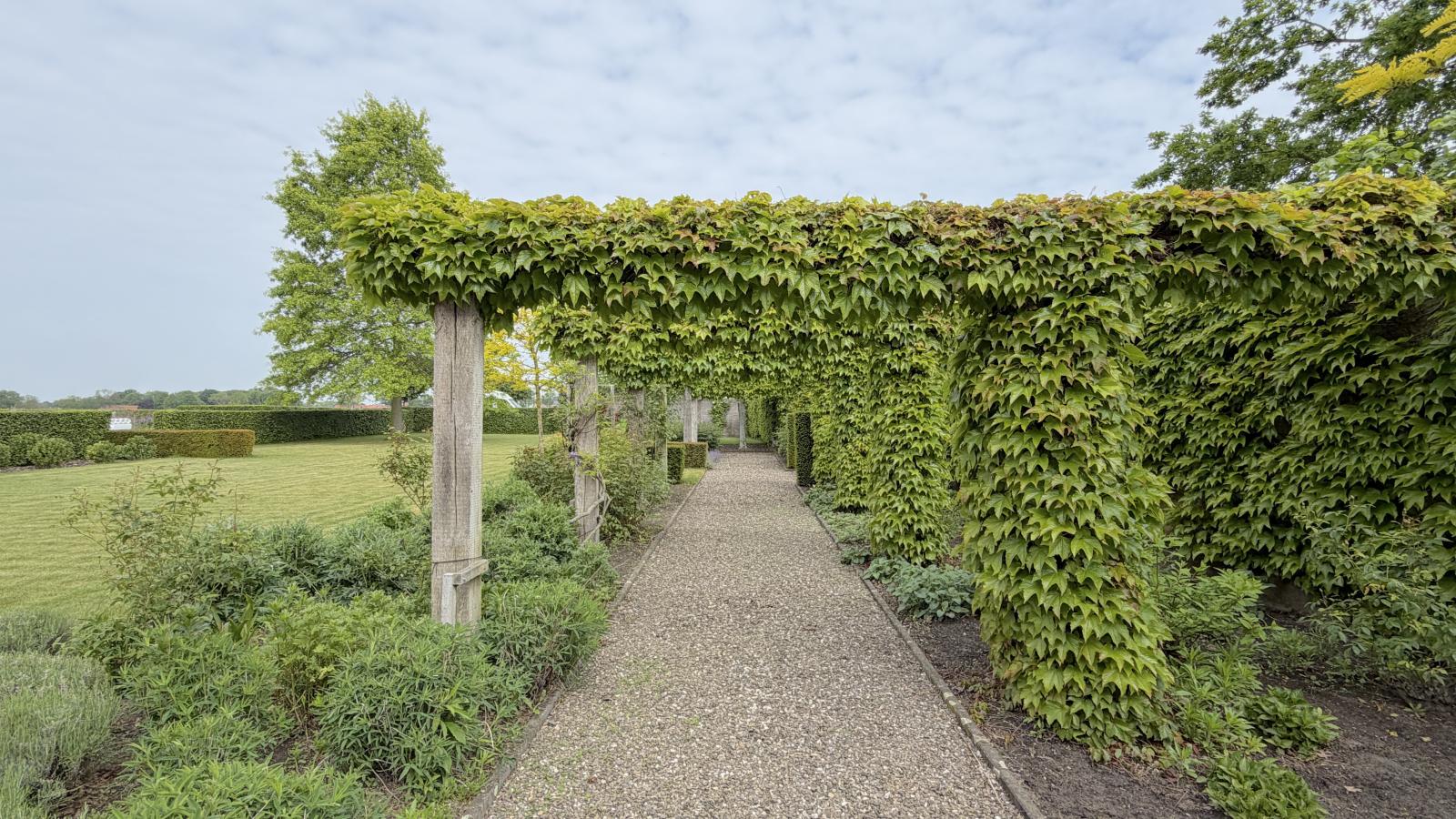 Laurahoeve - Garten Sommer