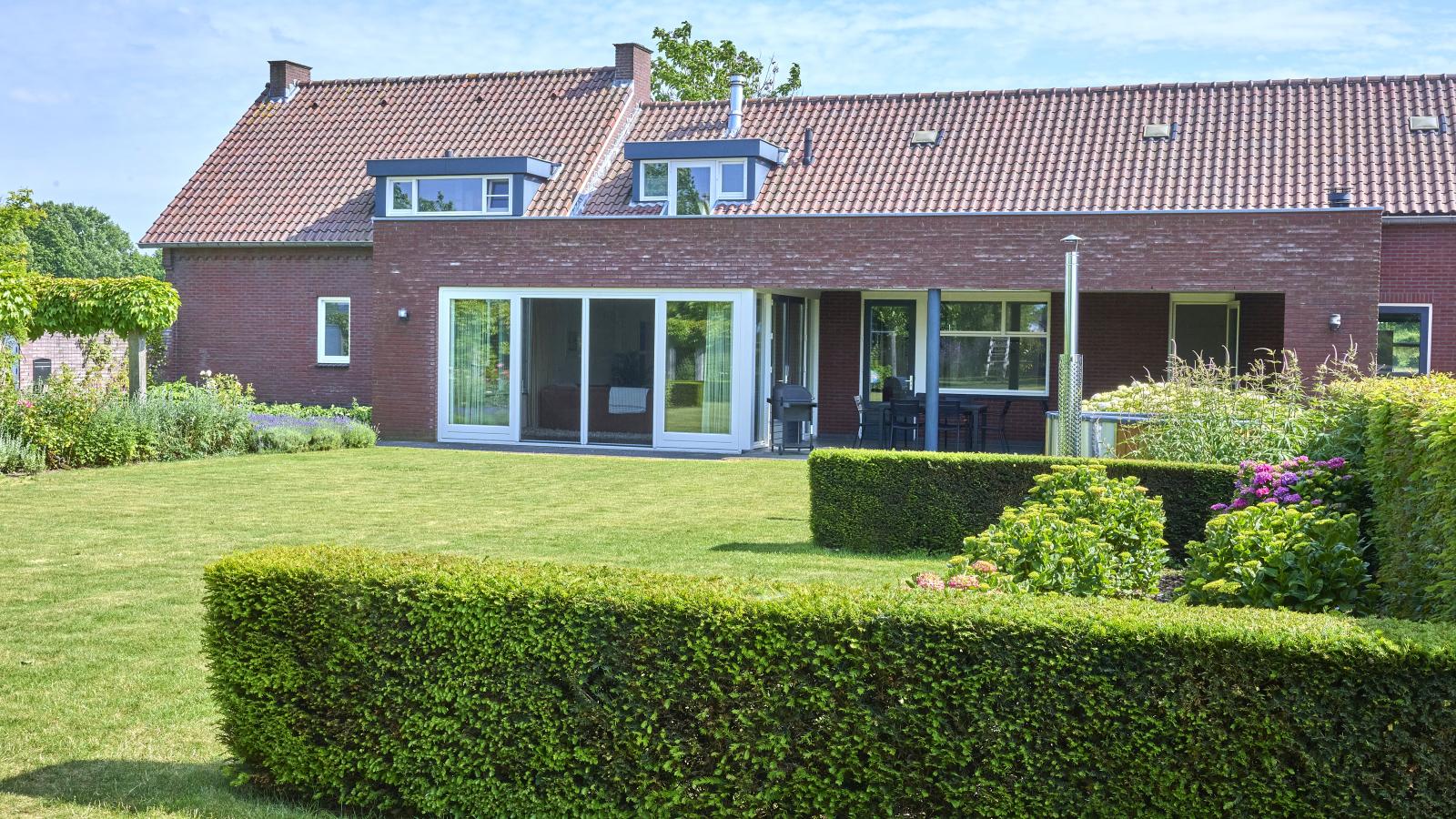 Laurahoeve - Exterior in summer