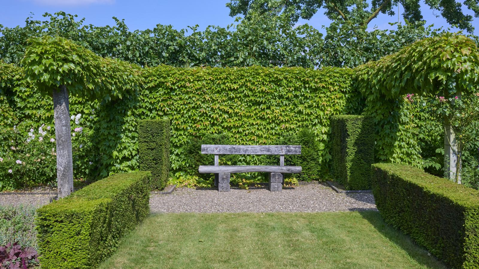Laurahoeve - Gardens in summer
