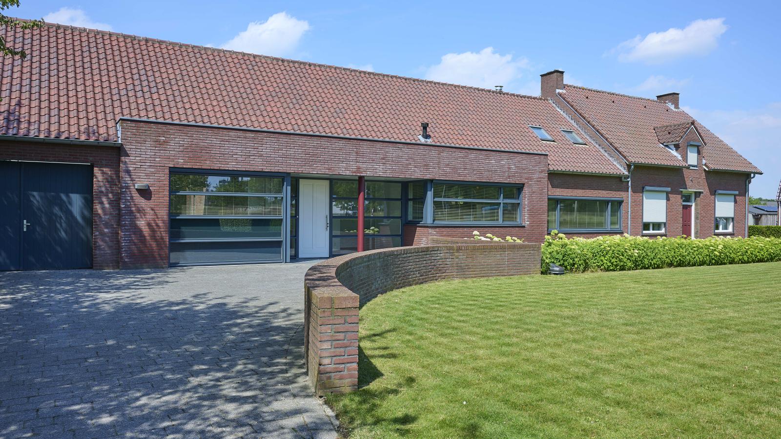 Laurahoeve - Exterior in summer