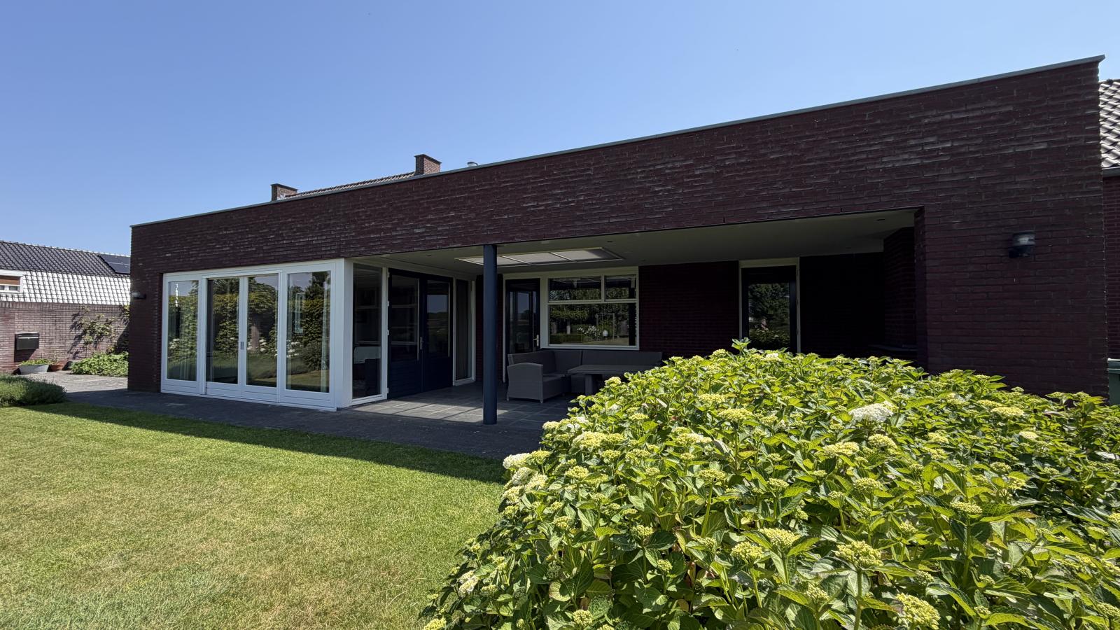 Laurahoeve - Buitenkant zomer