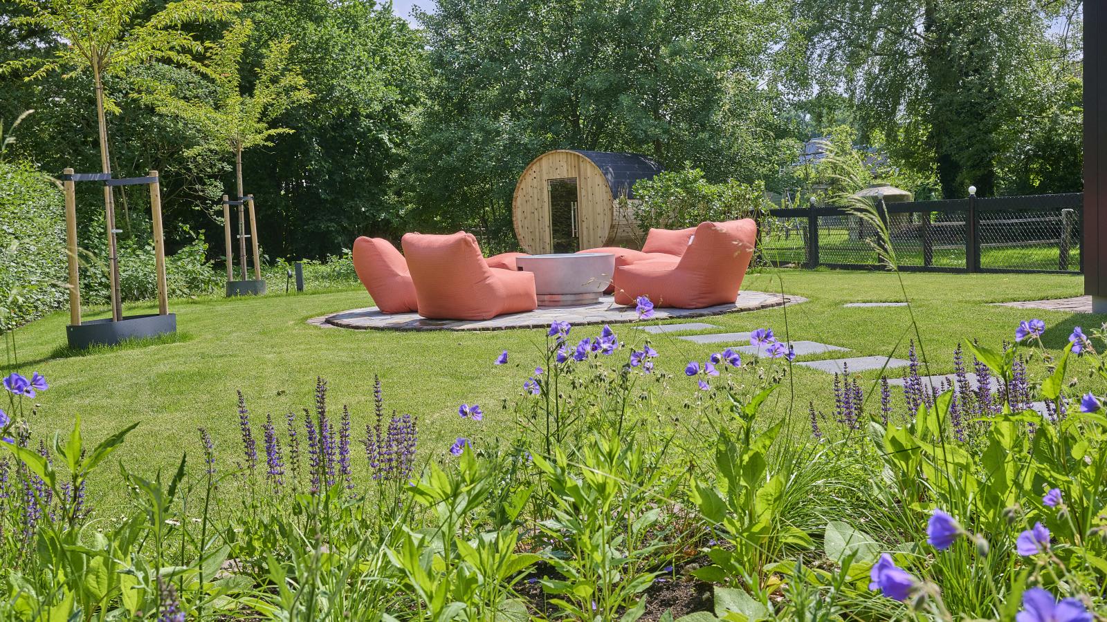 De Muldershof - Gardens in summer