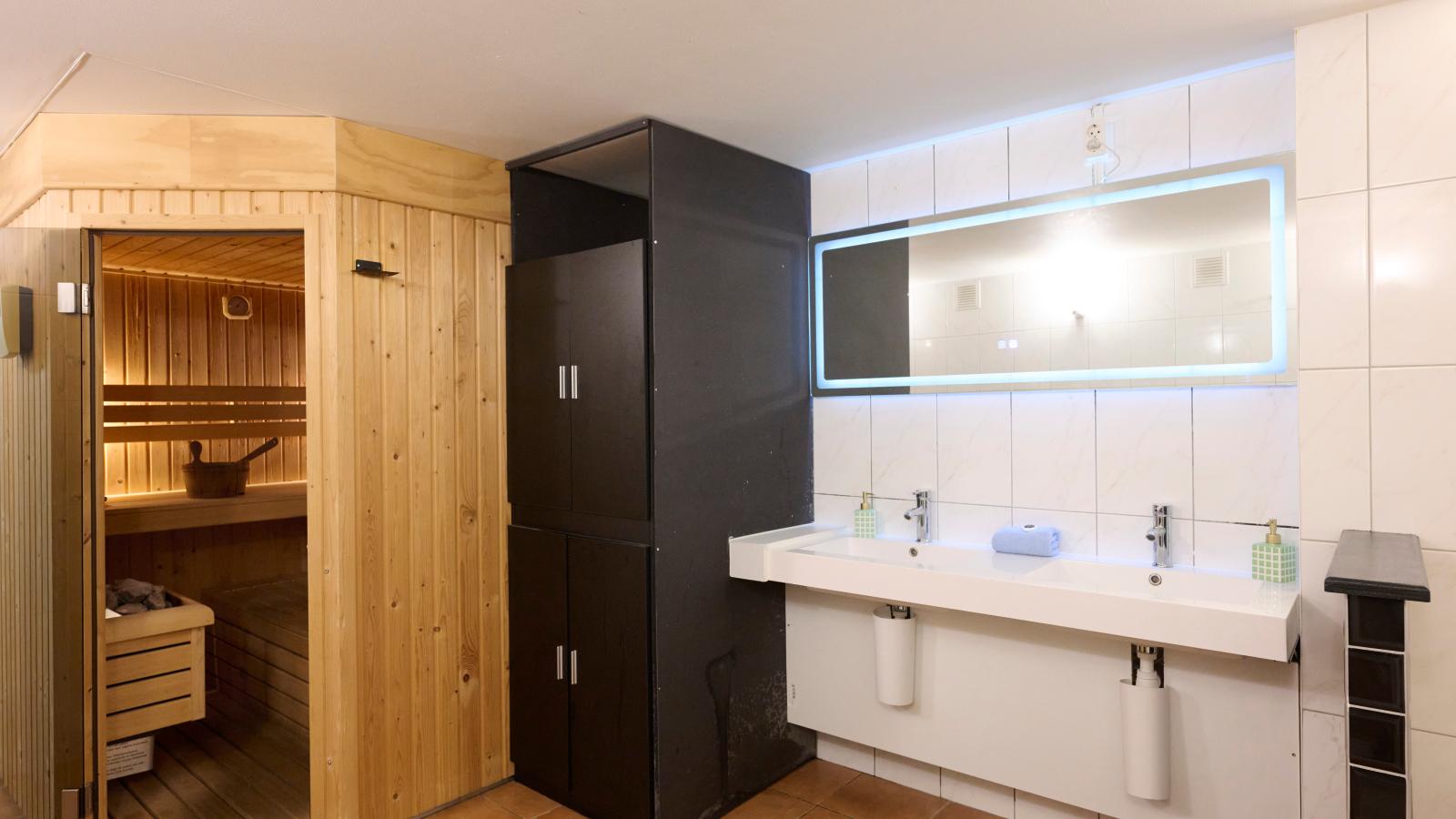 Geulhuisje onder - Badkamer