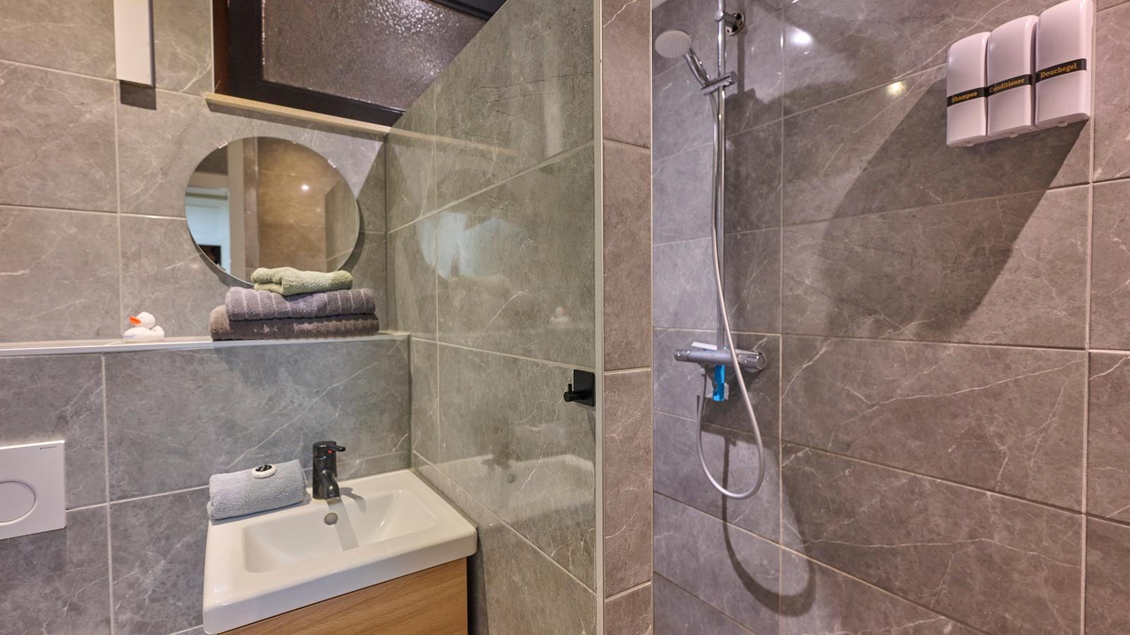 Geulhuisje onder - Badkamer