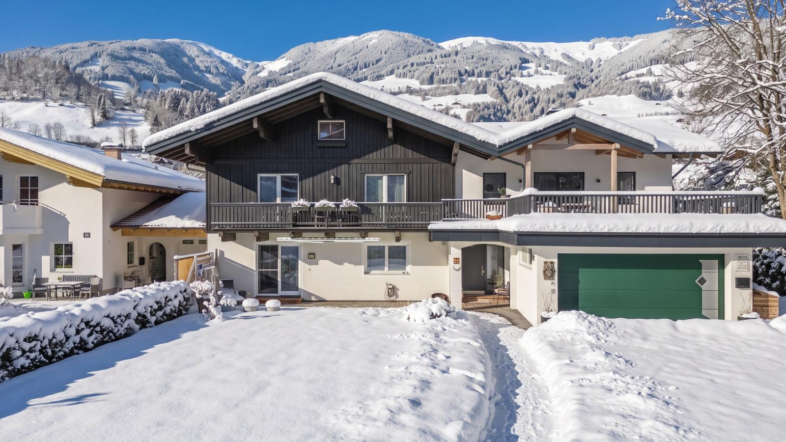 LinEli Lodge - Exterior in winter