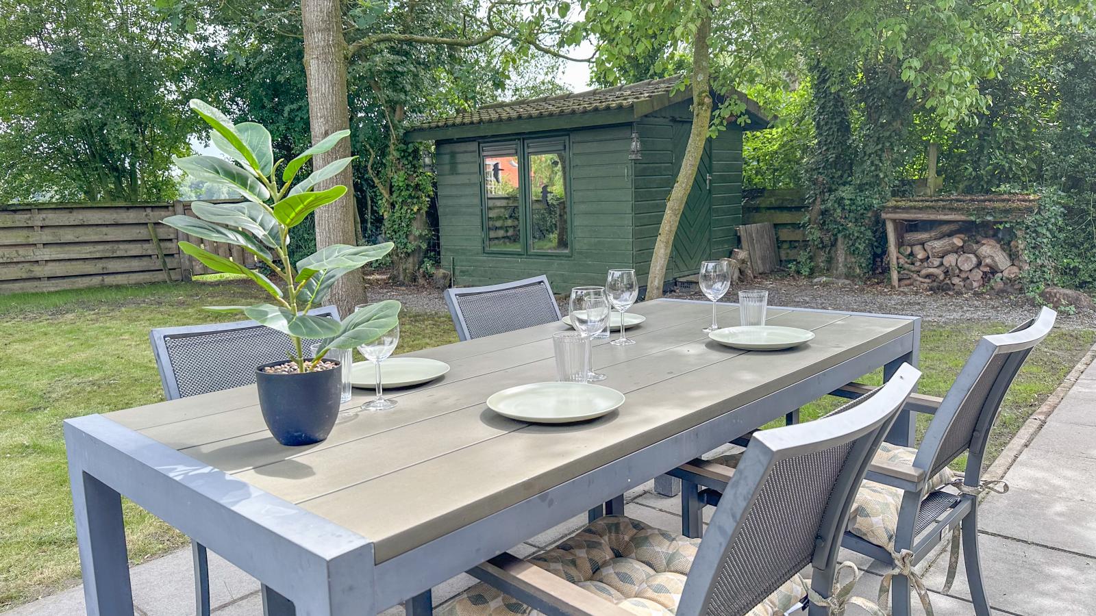 Zwarte Blokhut - Garten Sommer