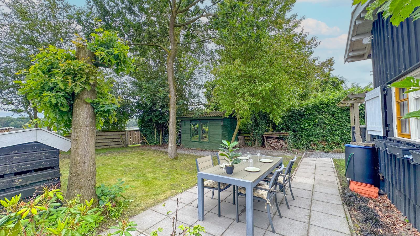 Zwarte Blokhut - Garten Sommer