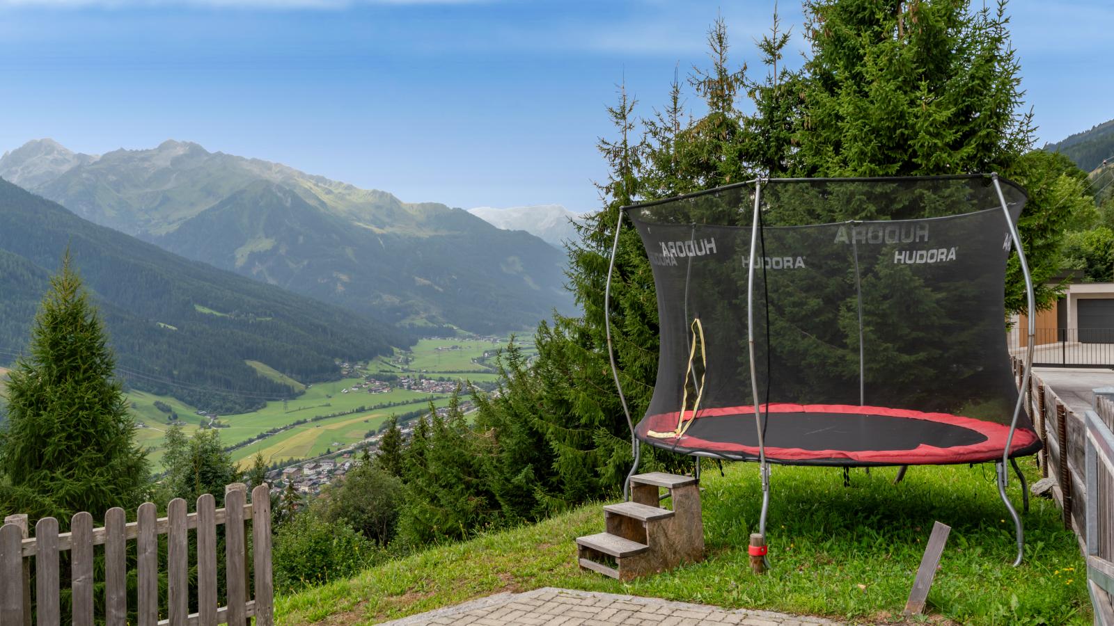 Chalet Obenland - Gardens in summer