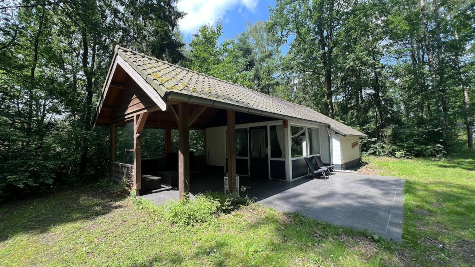 Wezel - Buitenkant zomer