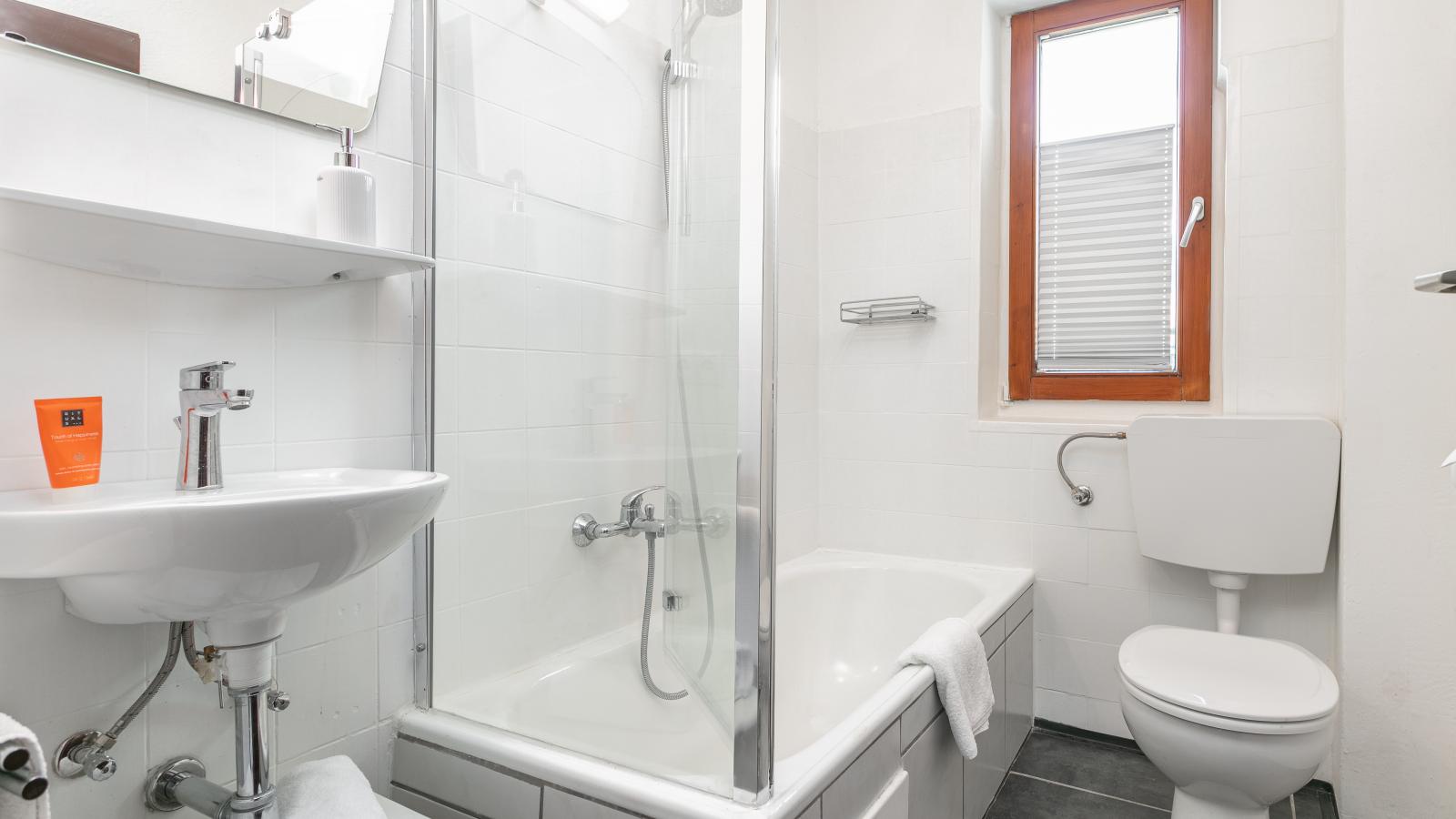 Almweg 1 - Badkamer