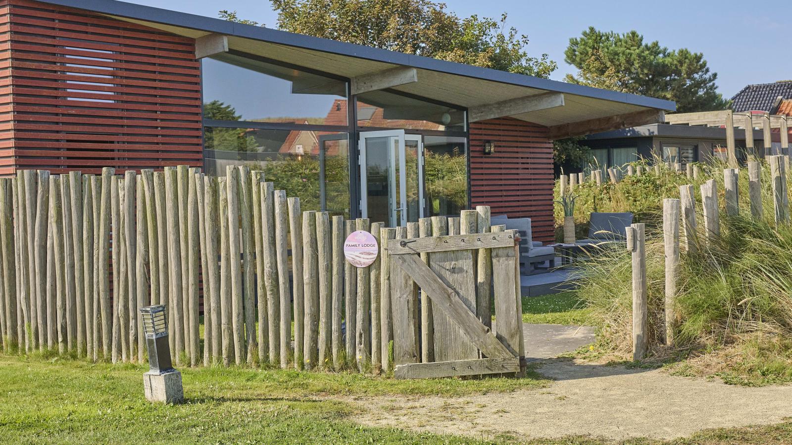 Familiebries - Exterior in summer