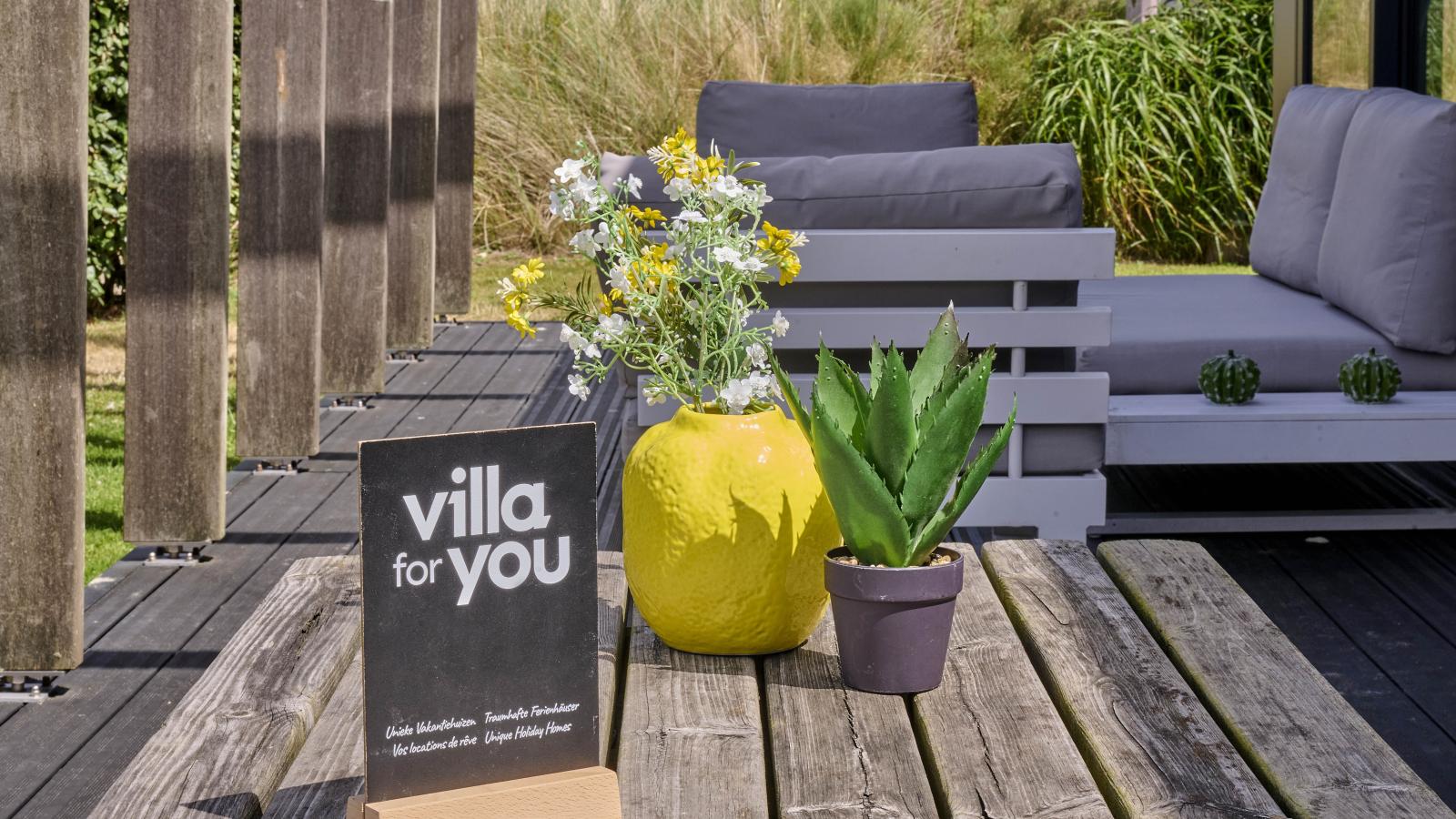 De Baai - Gardens in summer