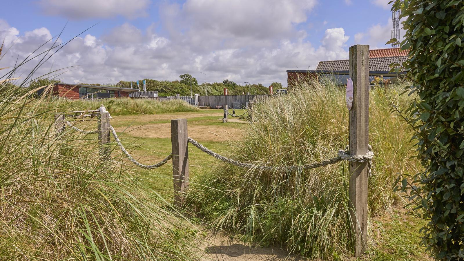 De Baai - Areas within 1km in summer