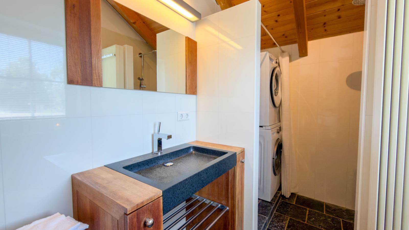Fustanuki - Bathroom
