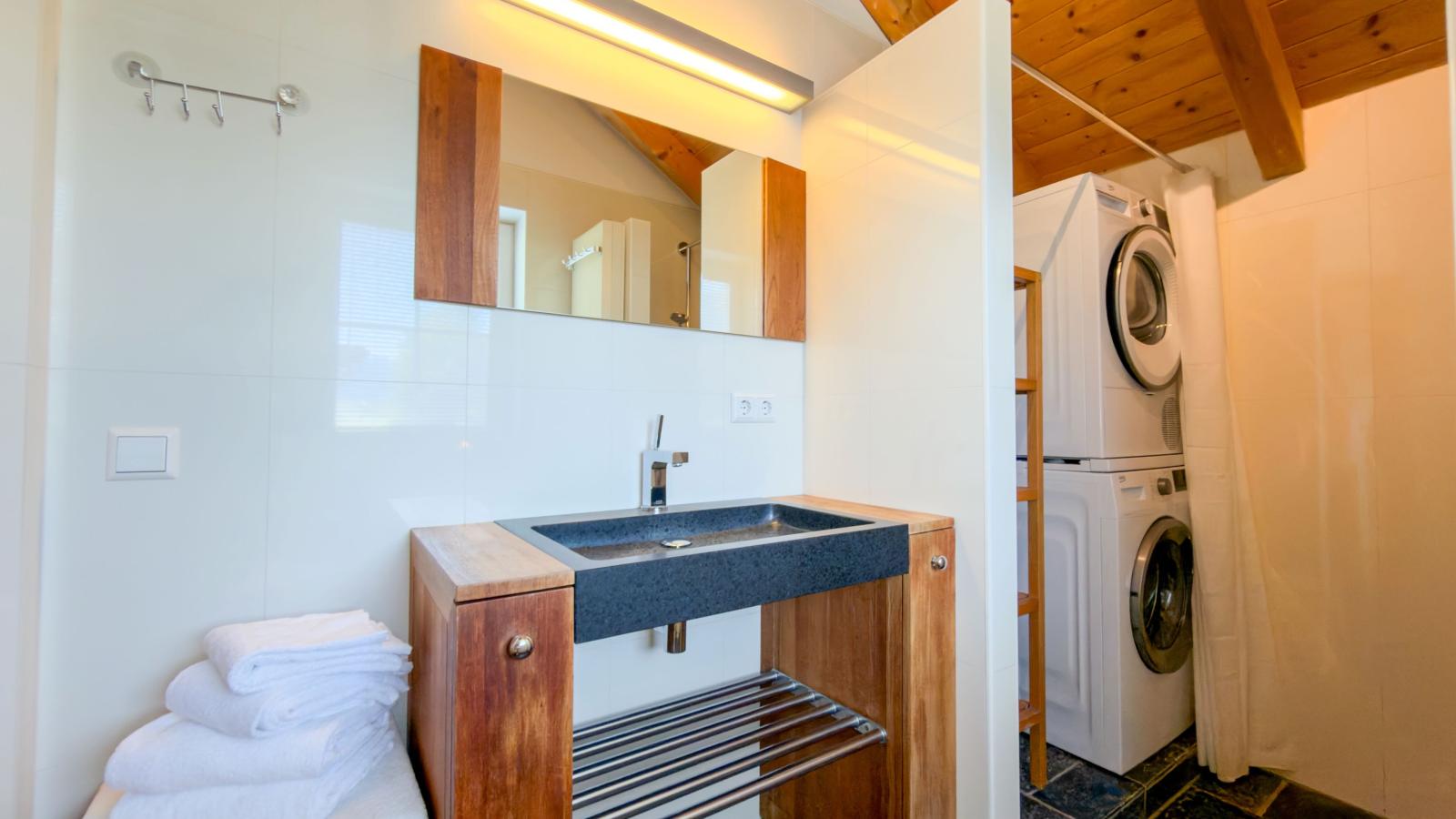 Fustanuki - Bathroom