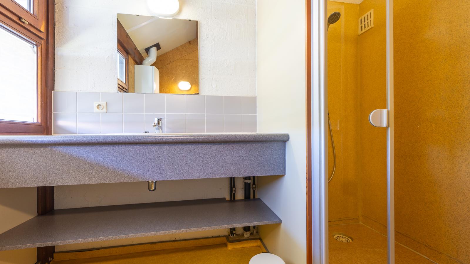 Duinengolf - 10 - Badkamer