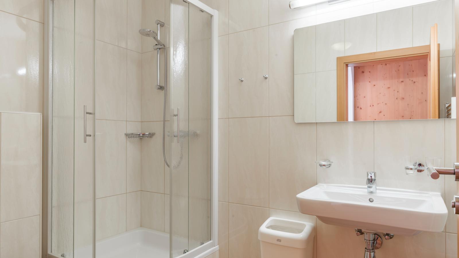 An der Gondelstation A1 - Bathroom