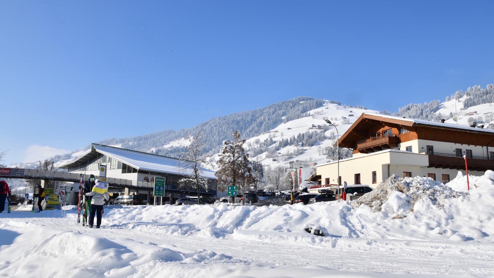 An der Gondelstation A1 - Area within 1km in winter