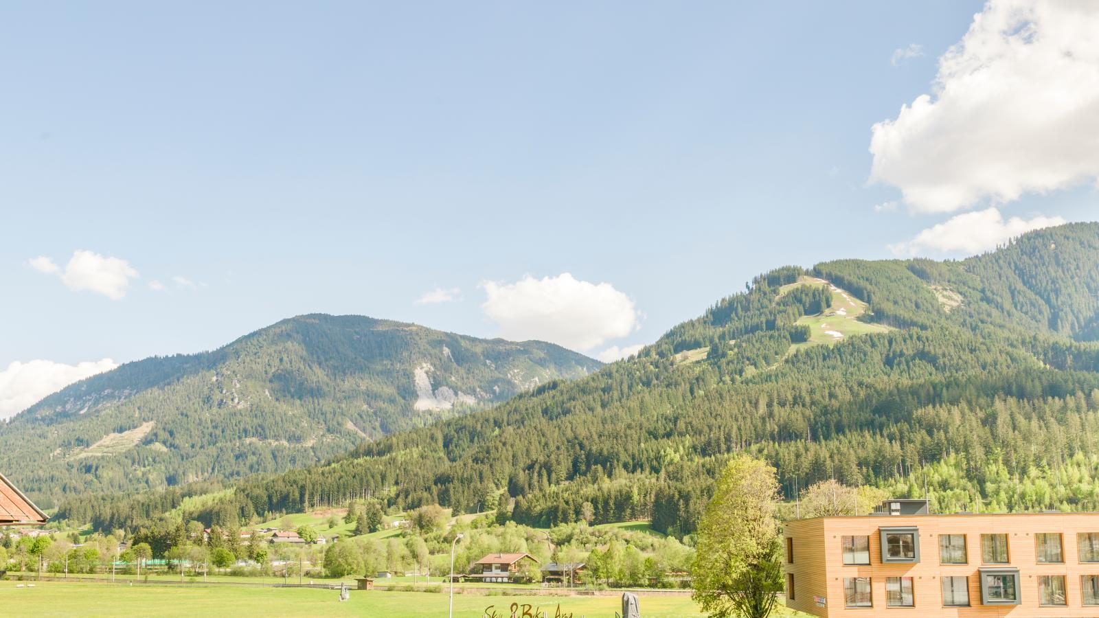 An der Gondelstation A3 - View in summer