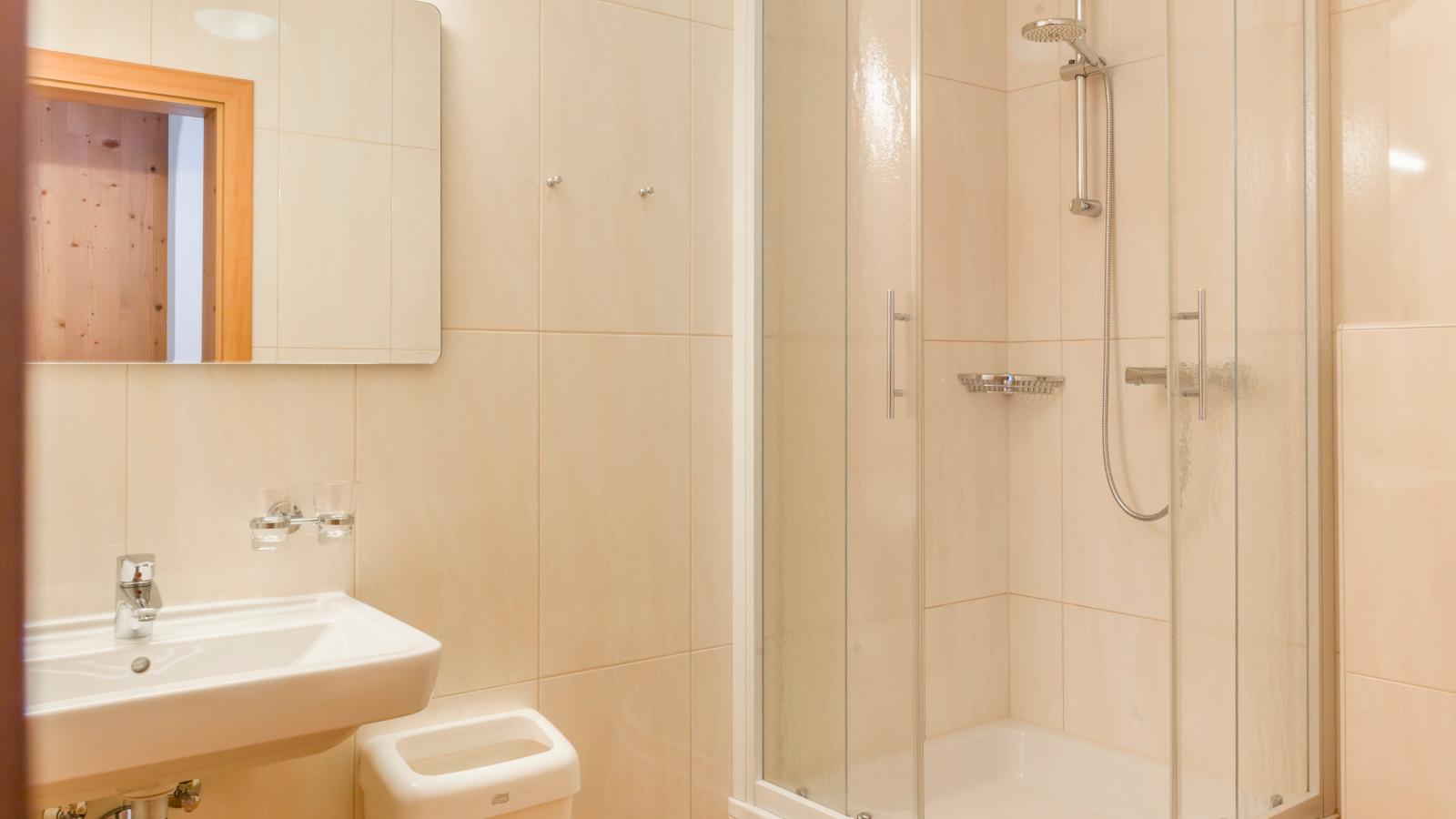 An der Gondelstation A4 - Bathroom