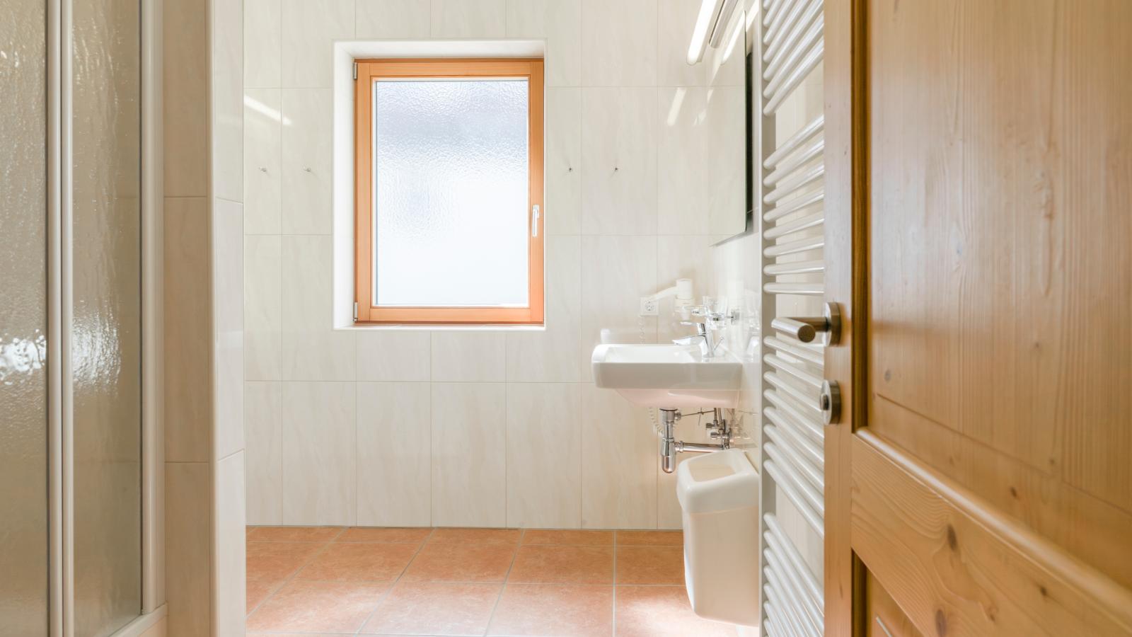 An der Gondelstation A4 - Bathroom