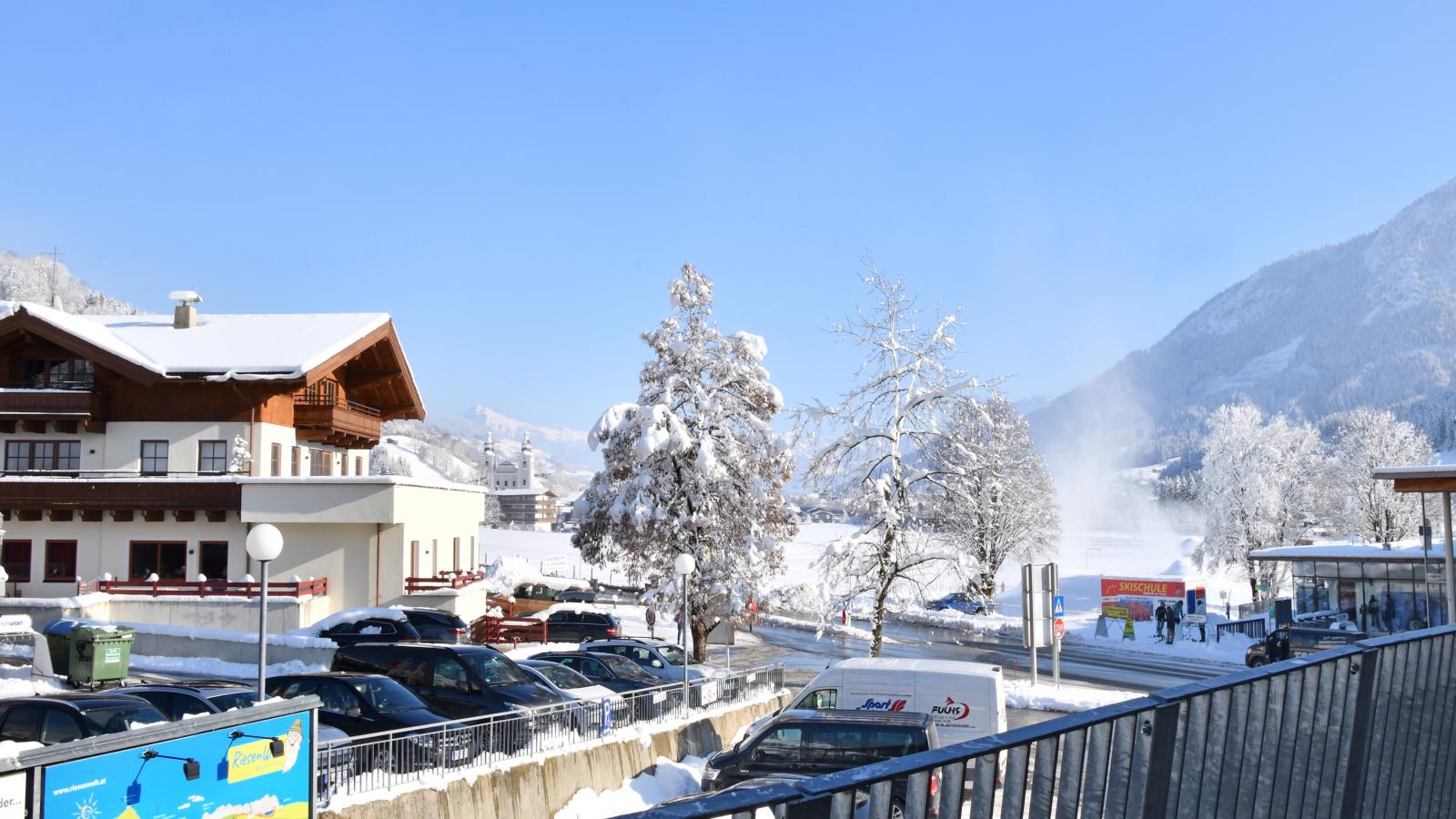 An der Gondelstation A4 - View in winter