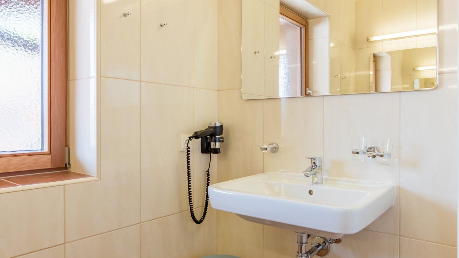 An der Gondelstation A5 - Bathroom
