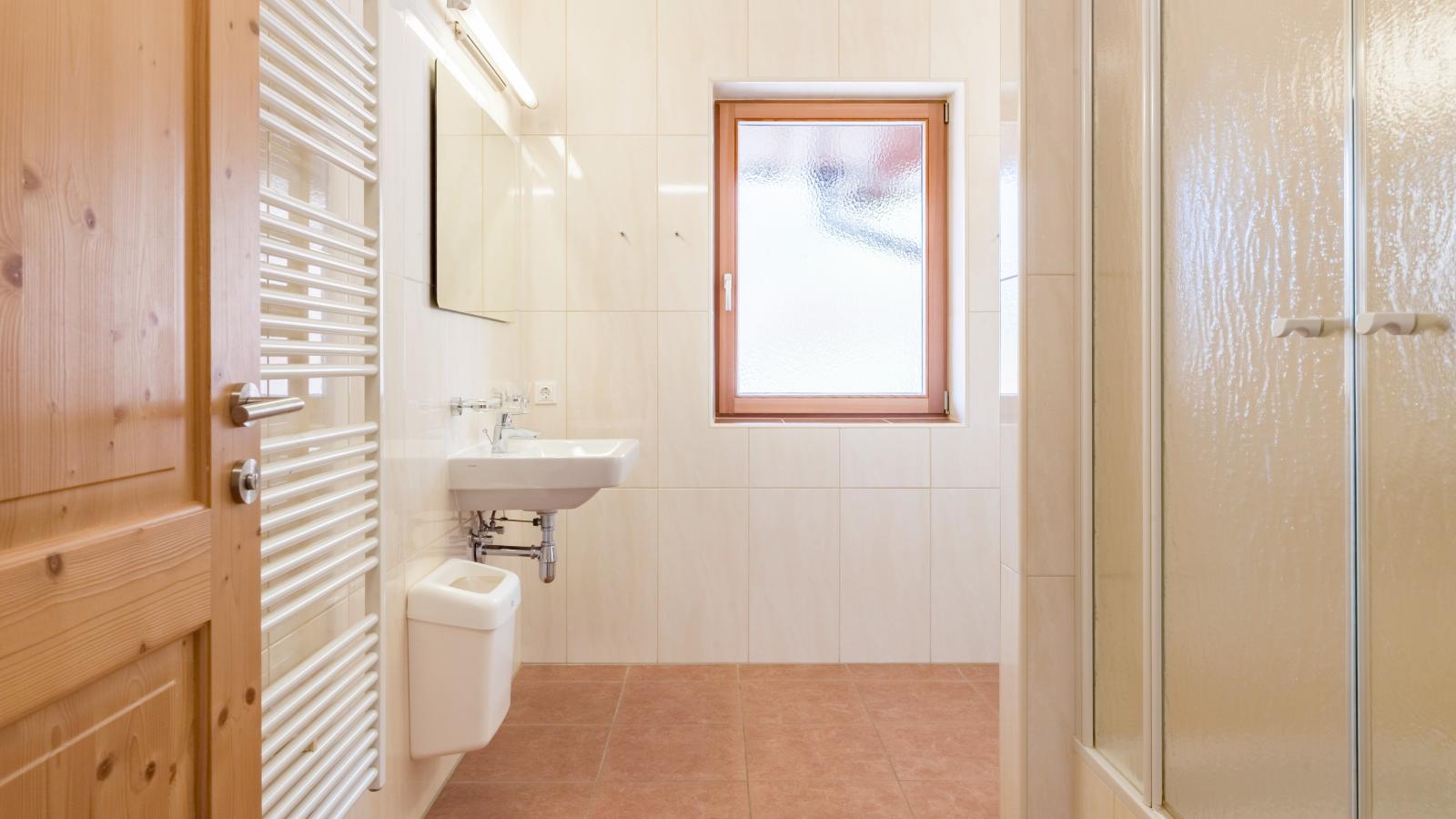 An der Gondelstation A5 - Bathroom