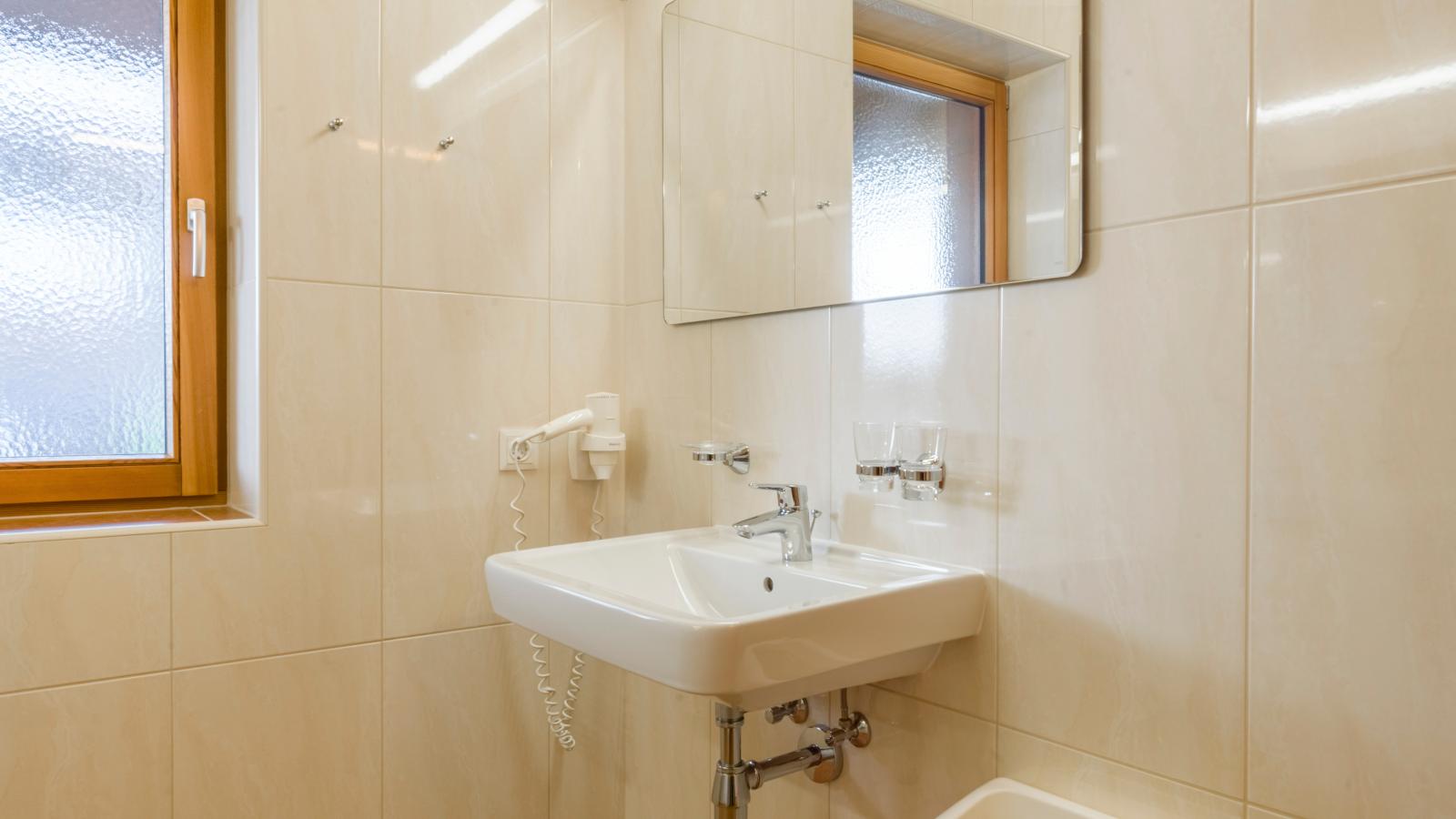 An der Gondelstation A6 - Bathroom