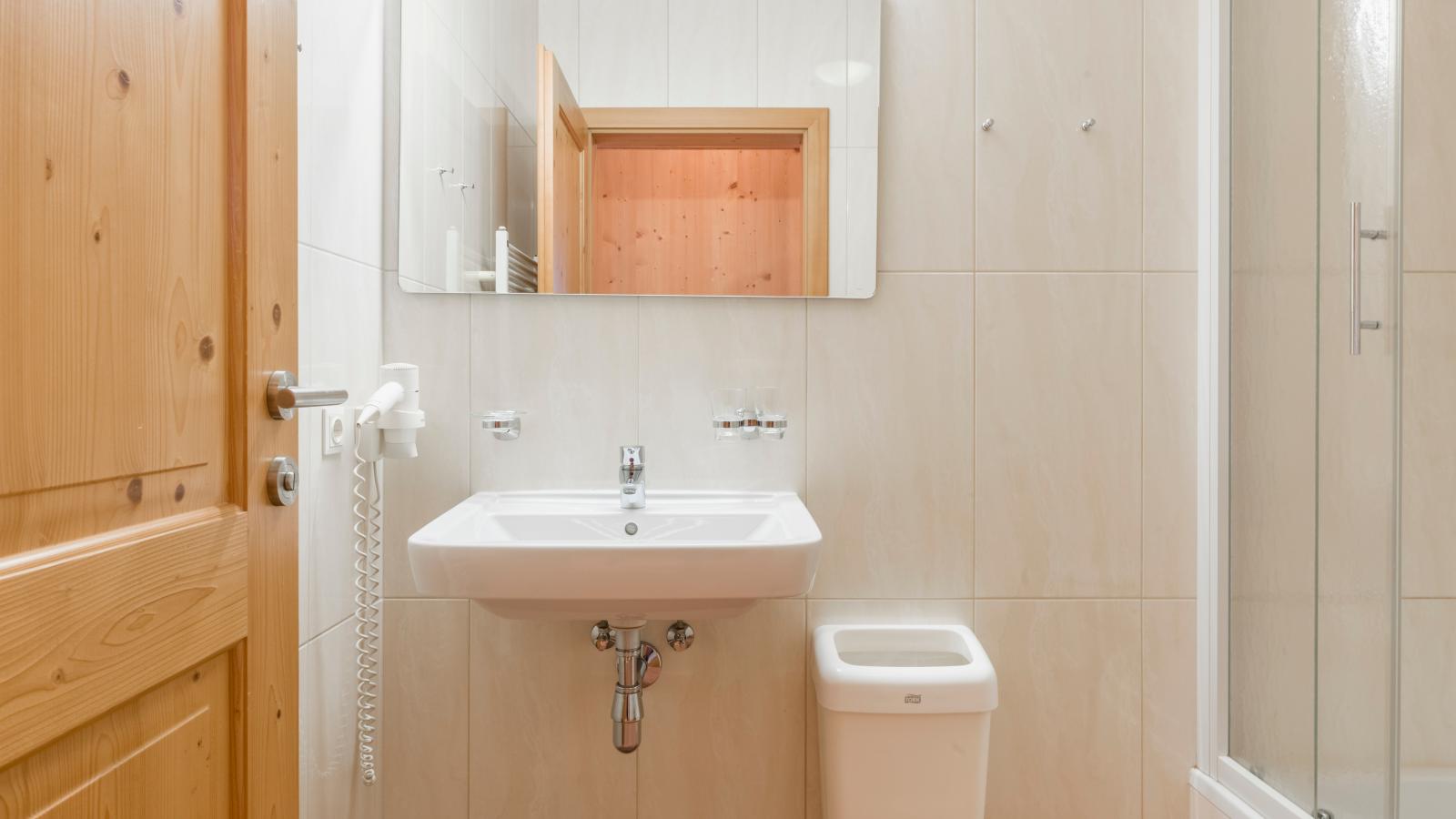 An der Gondelstation A6 - Bathroom